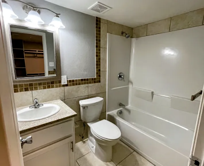 1405 S Newberry Ln #D — Photo 4