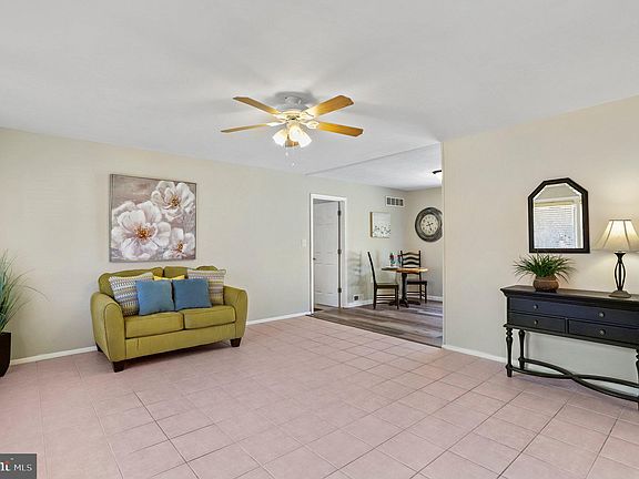 5th image of 124 N Meadow Dr