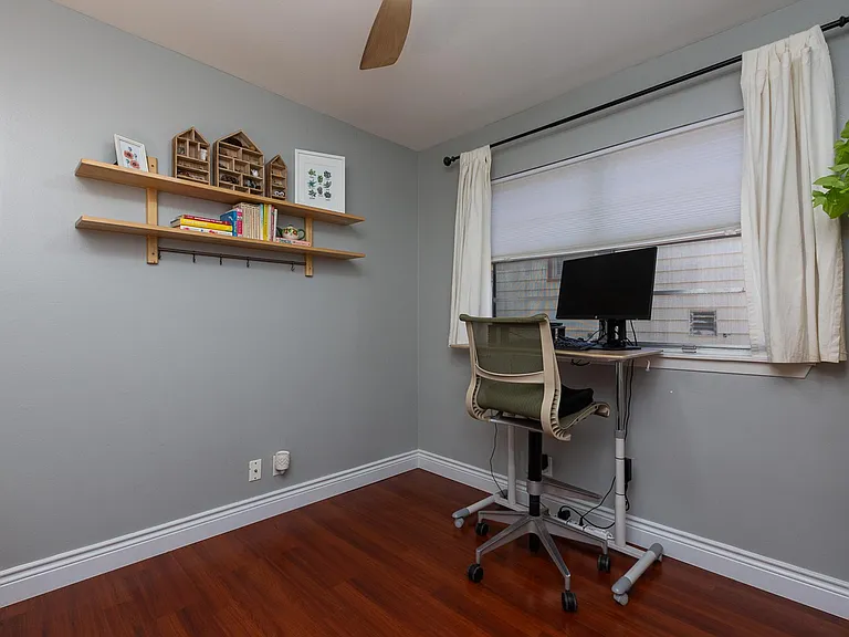 8511 Jamestown Dr — Photo 16