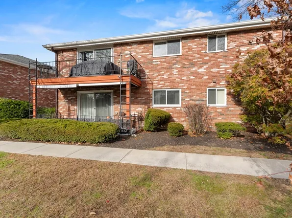 18 Fountain Ln APT 2, Weymouth, MA 02190