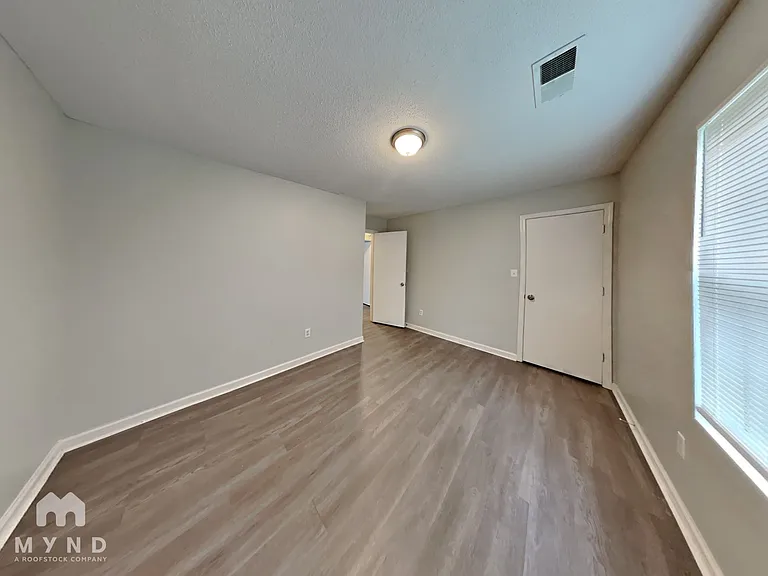 4828 Royal Run Dr — Photo 12