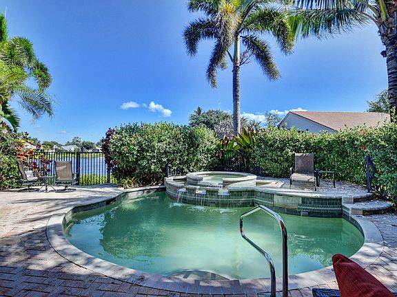 3rd image of 6889 Molakai Cir