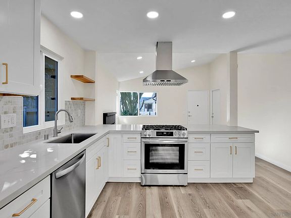 4th image of 875 Plaza Cuernavaca Way