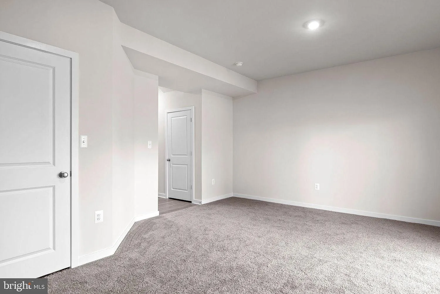 3 bed, 2.5 bath, 1932 sqft, $2,000 — Photo 2