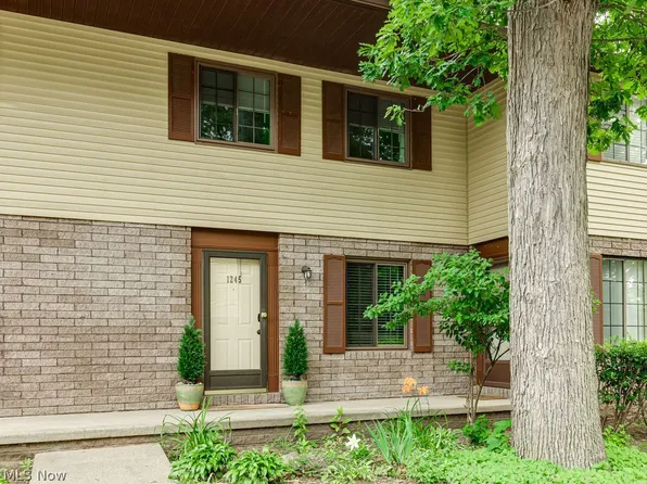 (undisclosed Address), Cuyahoga Falls, OH 44221