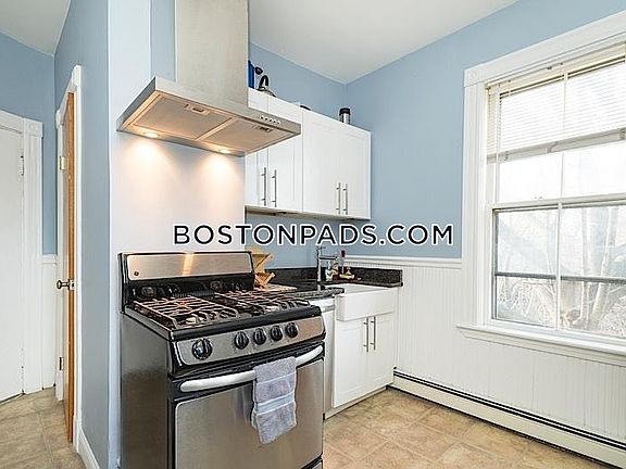 3rd image of 137 Columbia St #3S