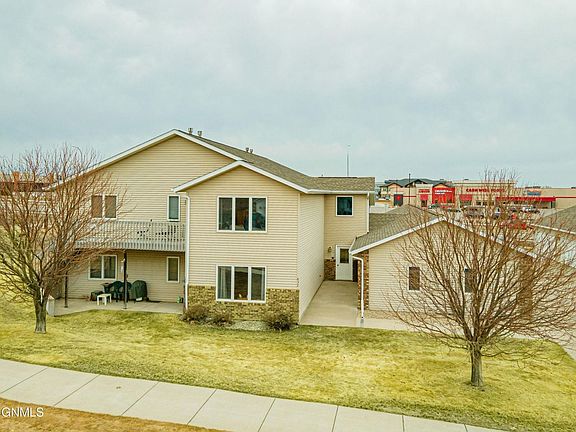 2nd image of 832 Lambton Ave #4