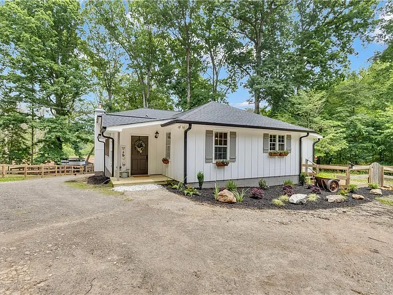 6290 Cascade Palmetto Hwy — Photo 4