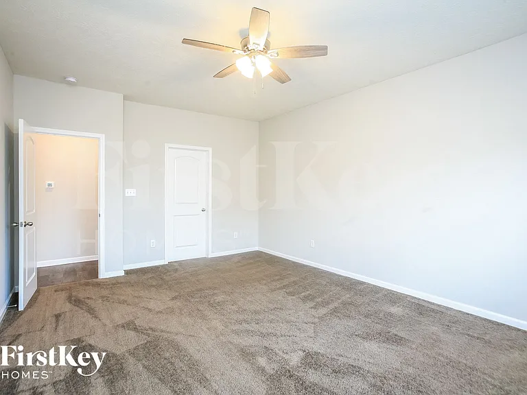 6612 Laurelwood Dr — Photo 7