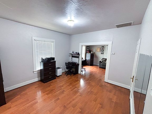 4th image of 1622 Circle Park Blvd #B