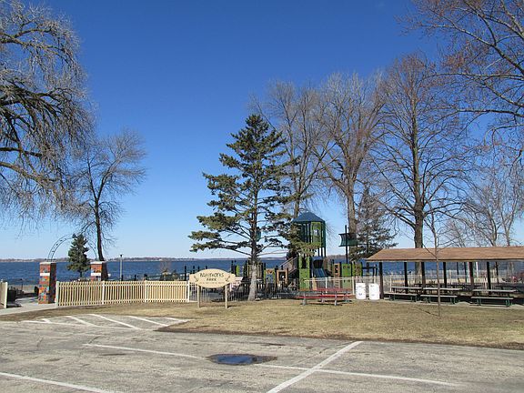 4th image of 1000 Lake Shore Dr