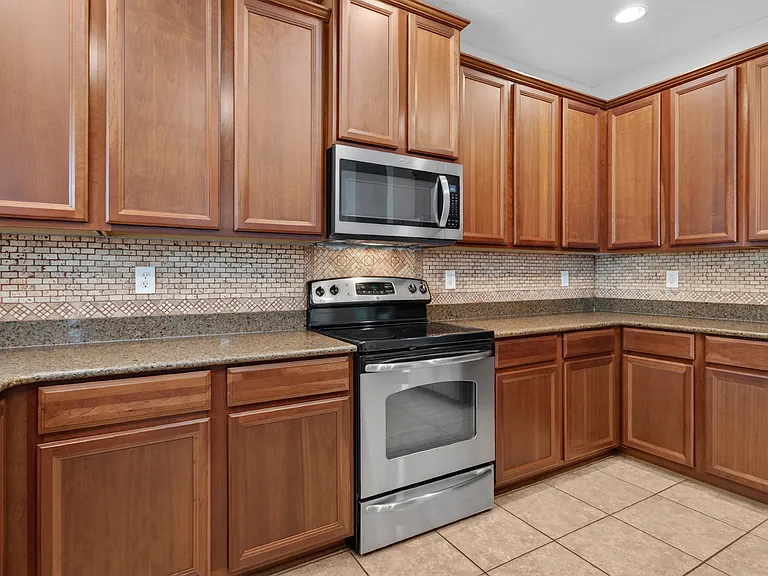 112 Kildrummy Ct — Photo 18