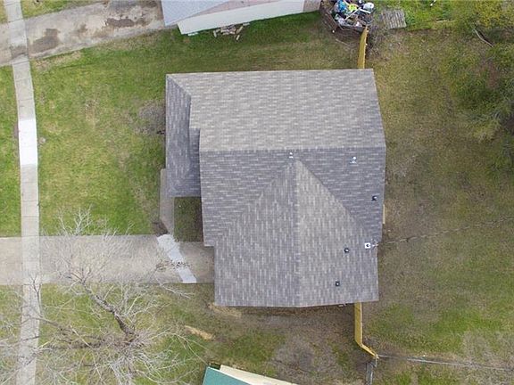 2nd image of 1121 Lorraine Ln