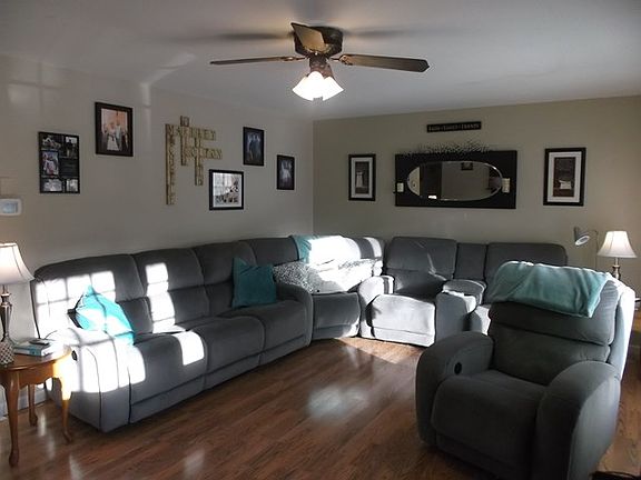 3rd image of 139 Deerwood Dr