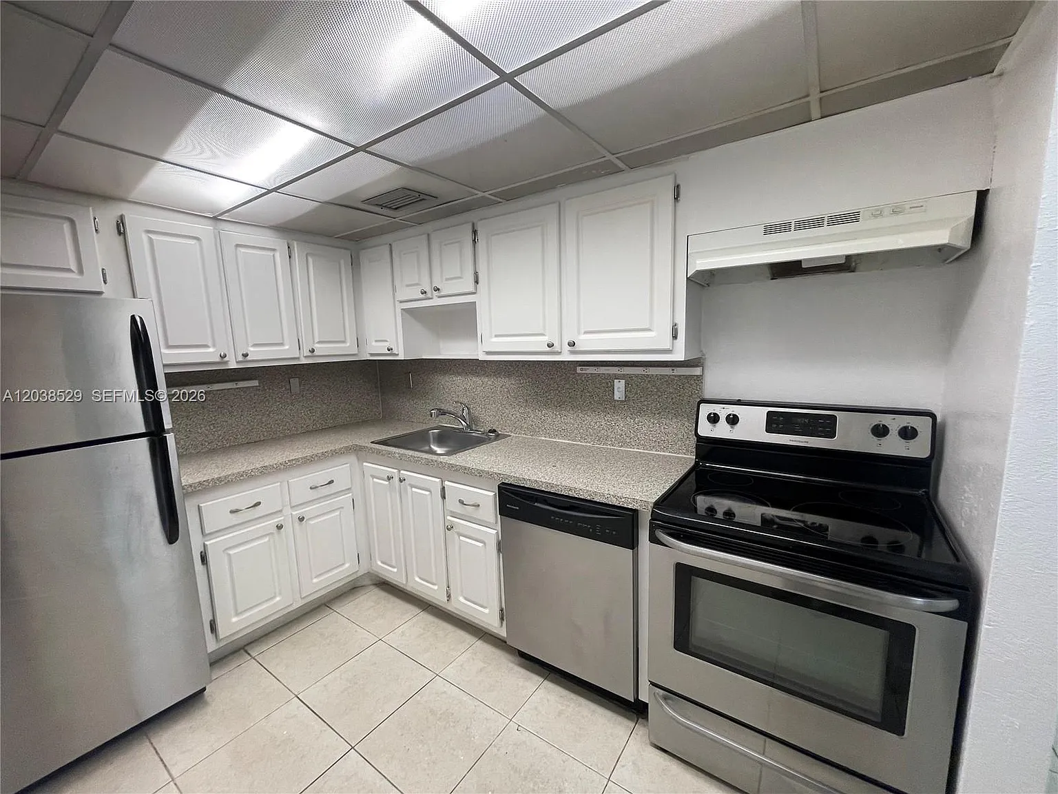 Bayview Palms Condo — Photo 2