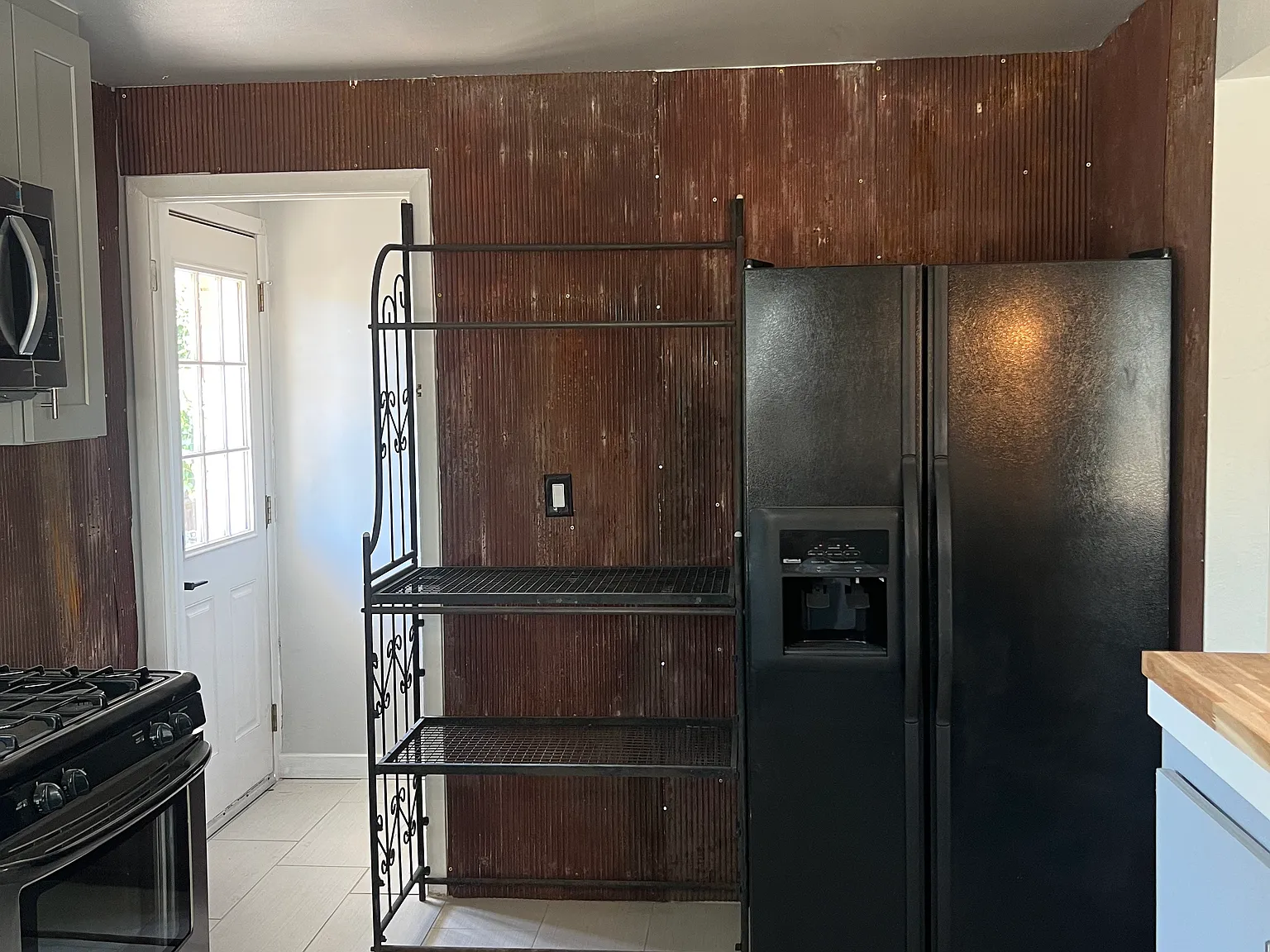 3 bed, 2500 sqft, $2,600 — Photo 3
