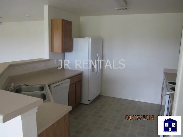 3909 Deputy Dr — Photo 8