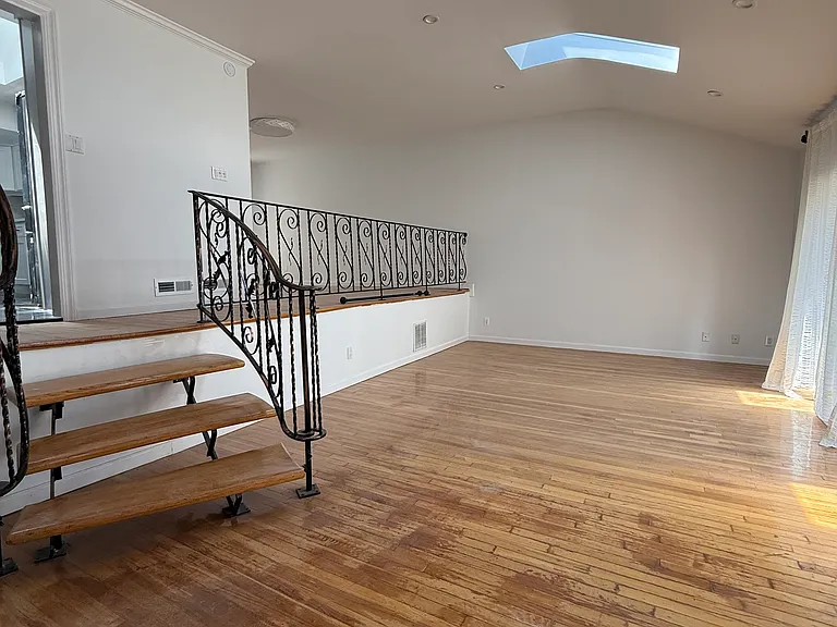 48 Robin Ln — Photo 5