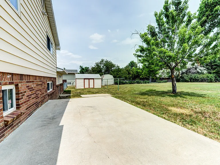 518 Clover Ln — Photo 32