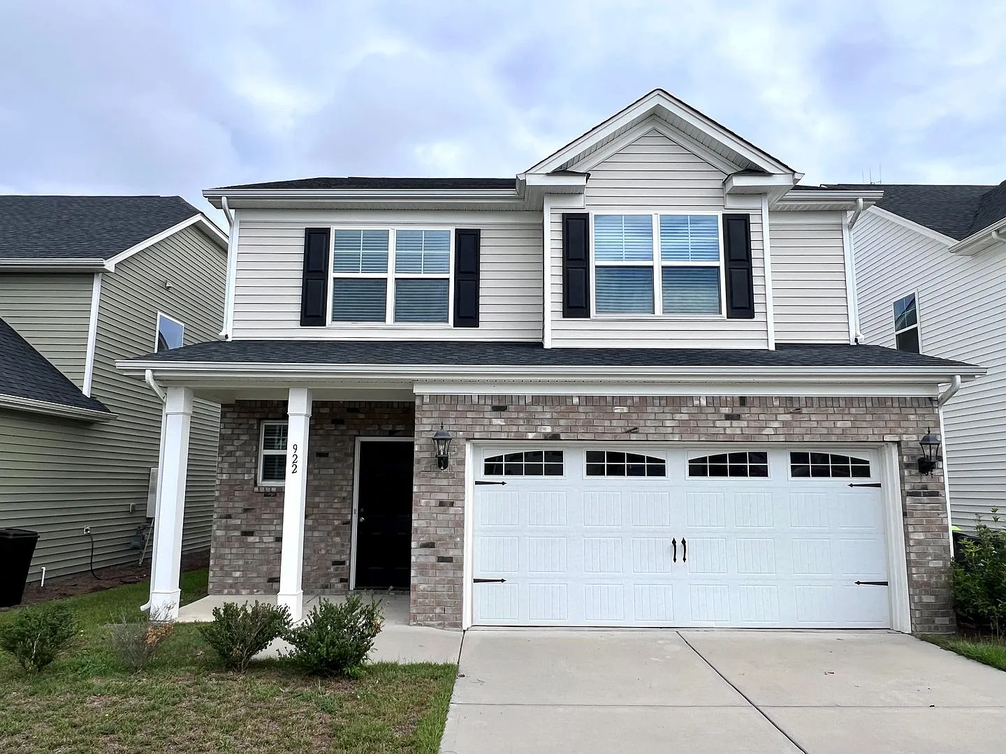 Spacious 4BR Lexington Home with Open Floor Plan & Covered Patio — Photo 1