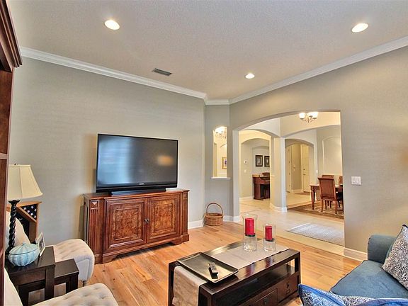 3rd image of 2045 Heritage Cir