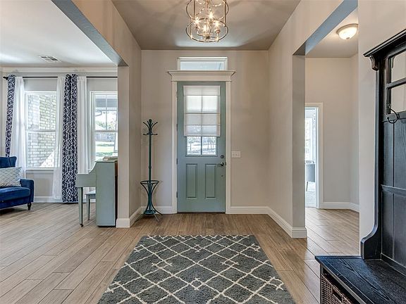 4th image of 15665 Greenleaf Ln