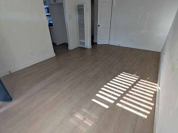 3rd image of 820 S Lloyd St