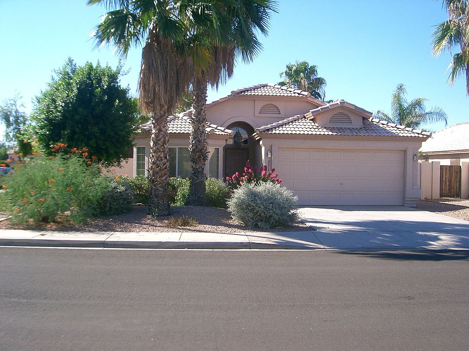 great corner lot !