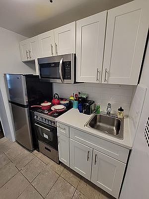 3rd image of 347 W 29th St APT 6