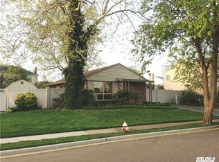 106 Georgia Dr, Syosset, NY 11791