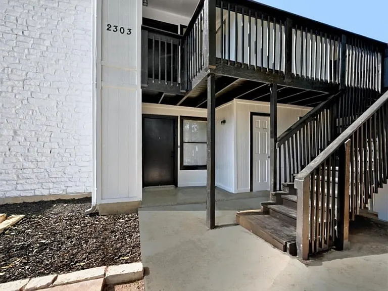 2303 Cedrick Cv #B — Photo 17