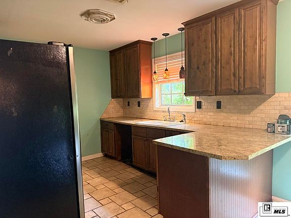 4th image of 100 Lakeview Park Dr