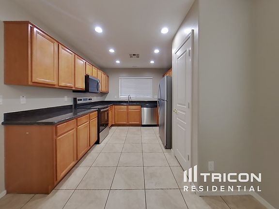 5th image of 44181 W Lindgren Dr