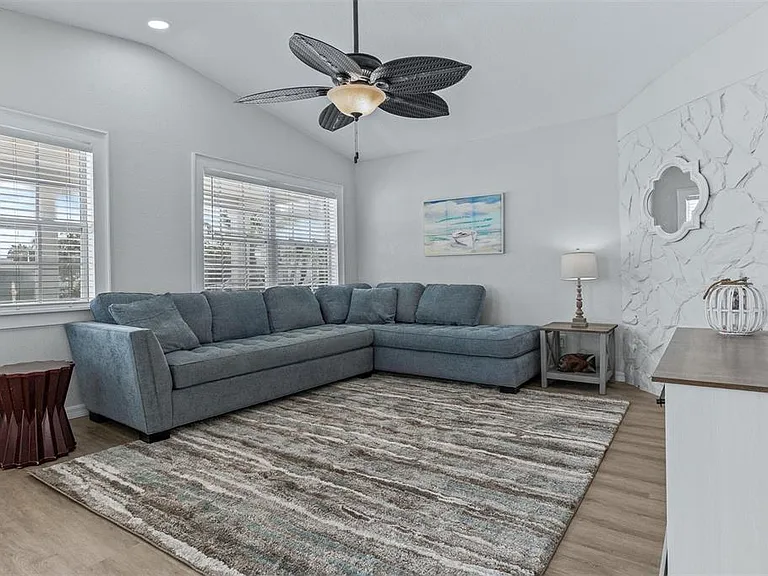 711 Bayshore Dr — Photo 9