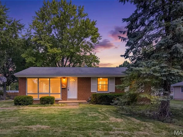 125 W Saint Anthony Ln, Florissant, MO 63031