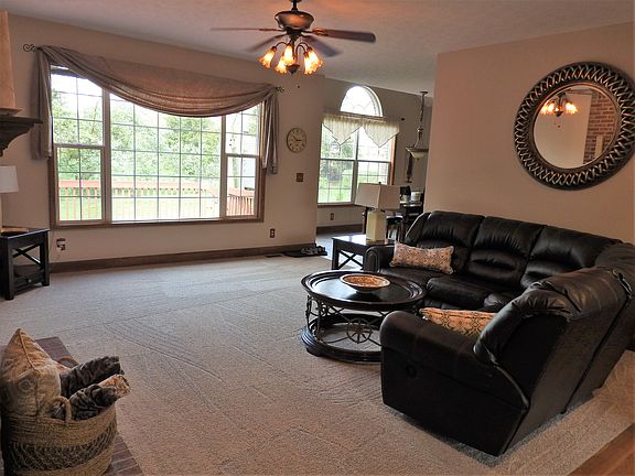 3rd image of 218 Amber Dr