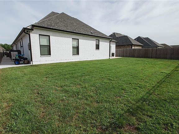 5th image of 130 Cypresswood Dr