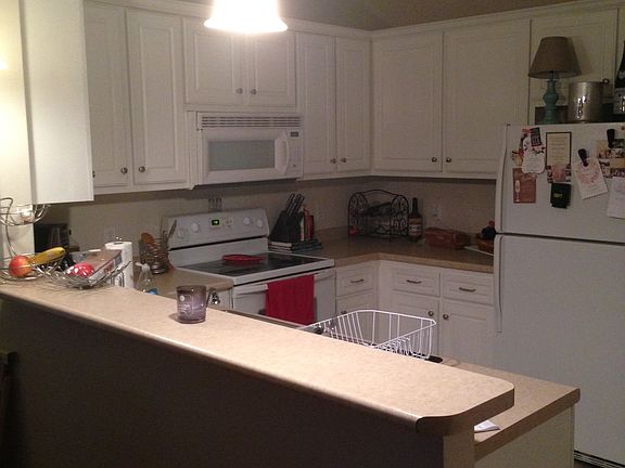 kitchen/bar area