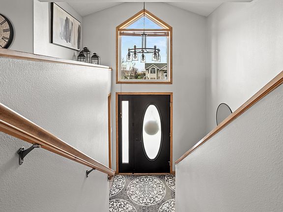 5th image of 829 Leonards Way