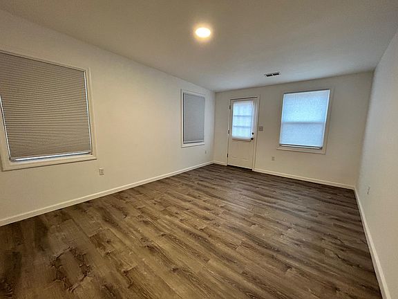 3rd image of 263 York St Floor 1