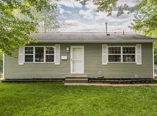 905 Alpine Rd, Marion, IA 52302