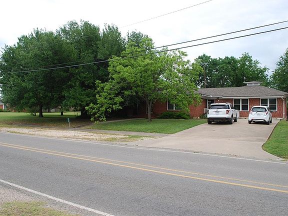 2nd image of 808 E Main St