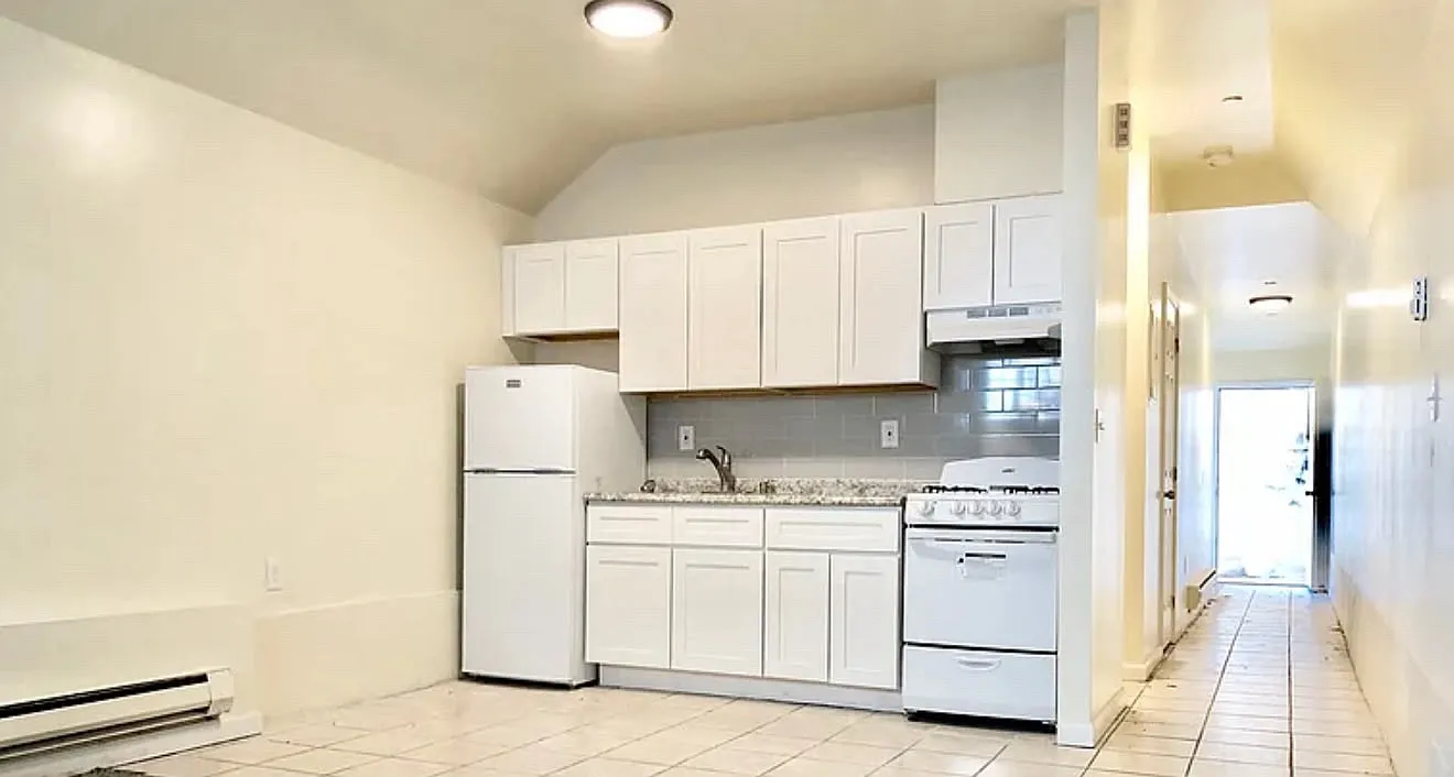 Studio, $1,400 — Photo 1