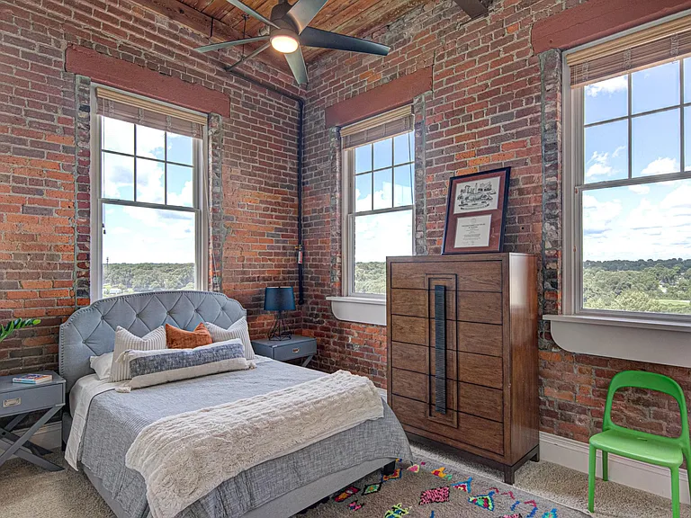 836 Oak St #500 — Photo 24