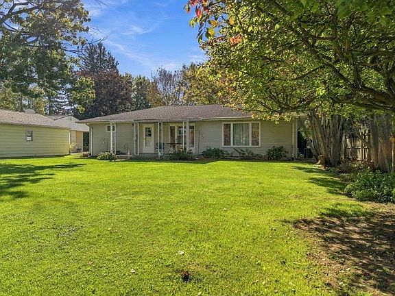 3rd image of 408 Sunset Ln