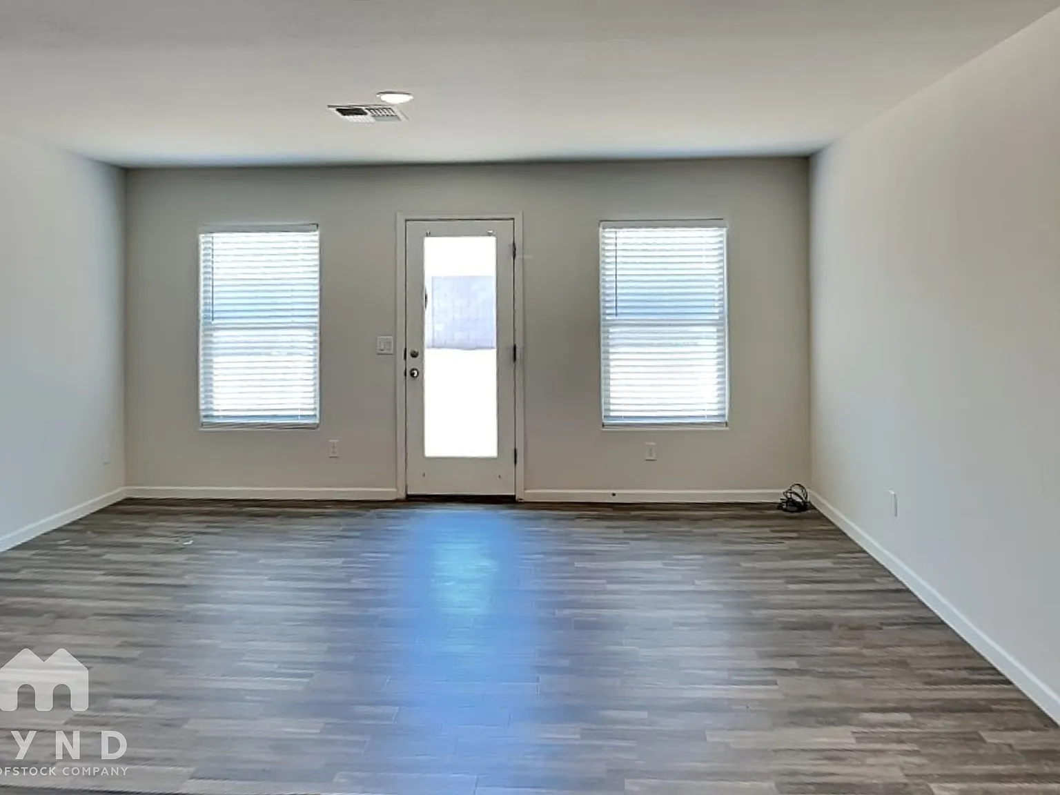3 bed, 2.0 bath, 1200 sqft, $1,550 — Photo 2