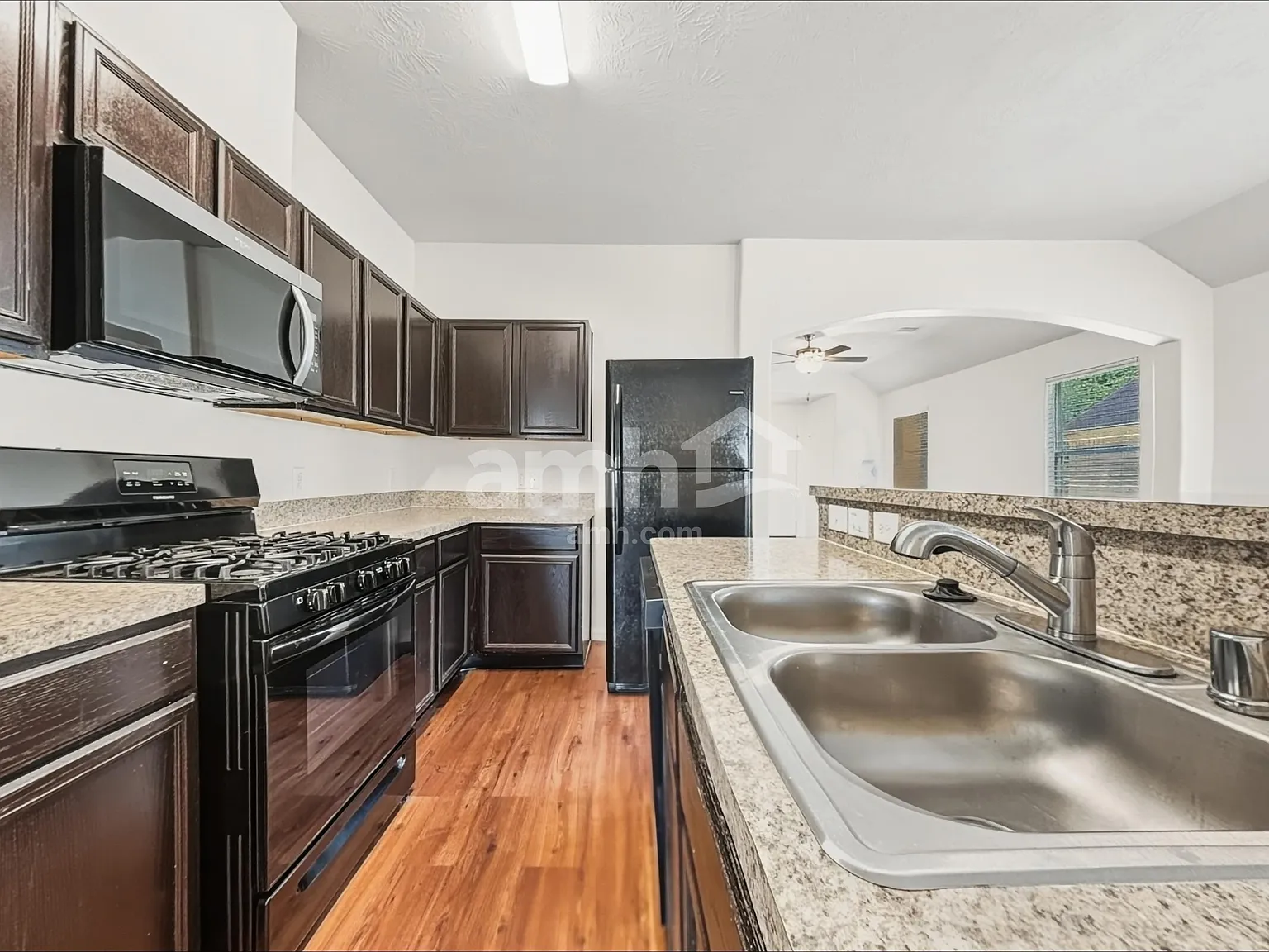 3 bed, 2.0 bath, 1192 sqft, $1,705 — Photo 3