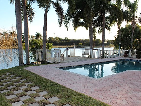 POOL & LAKE