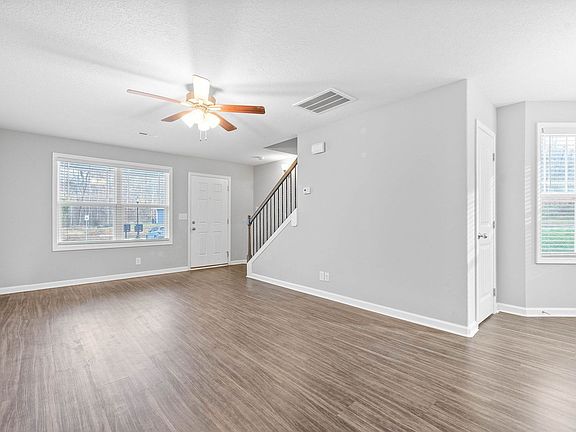 5th image of 232 Woodland Valley Ln