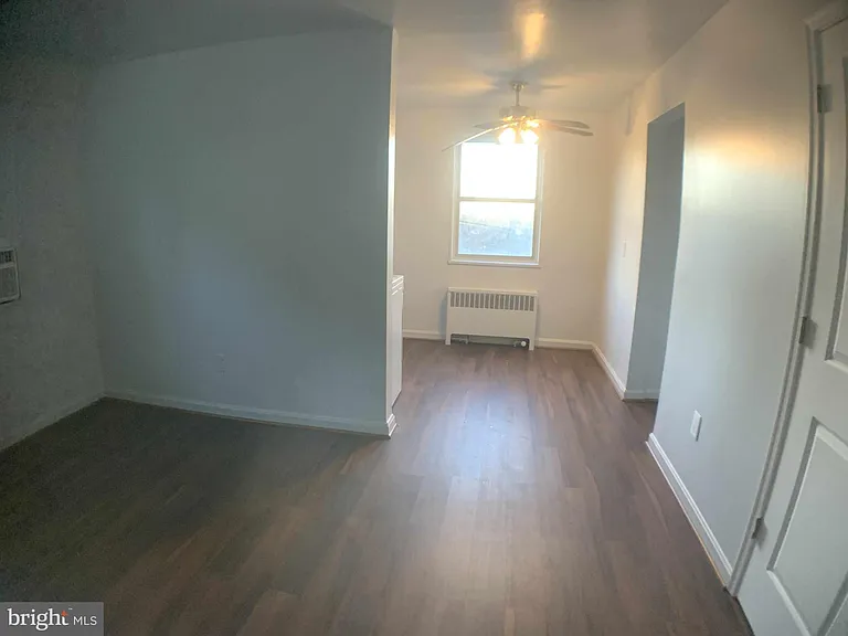 927 52nd St NE #4 — Photo 5